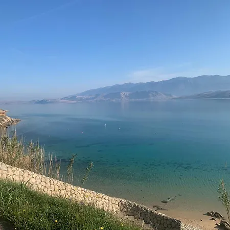 Pool Antonia بيت ضيافة باغ