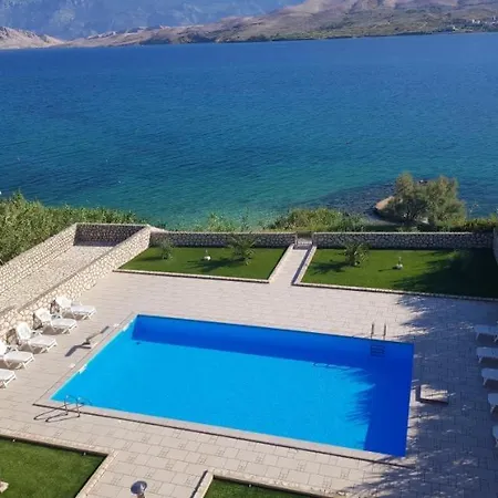 Pool Antonia