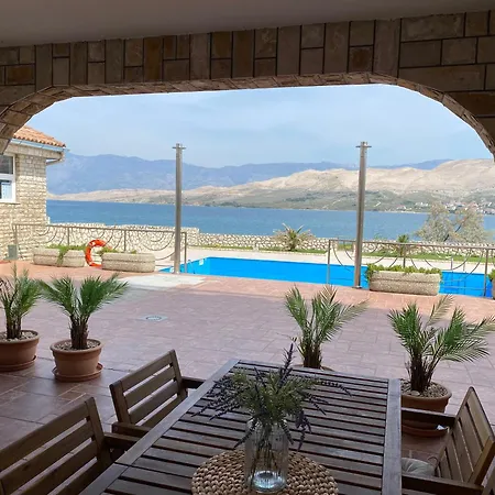 Konukevi Pool Antonia Pag Town